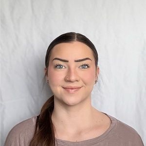 Meet your Posher, Hallie